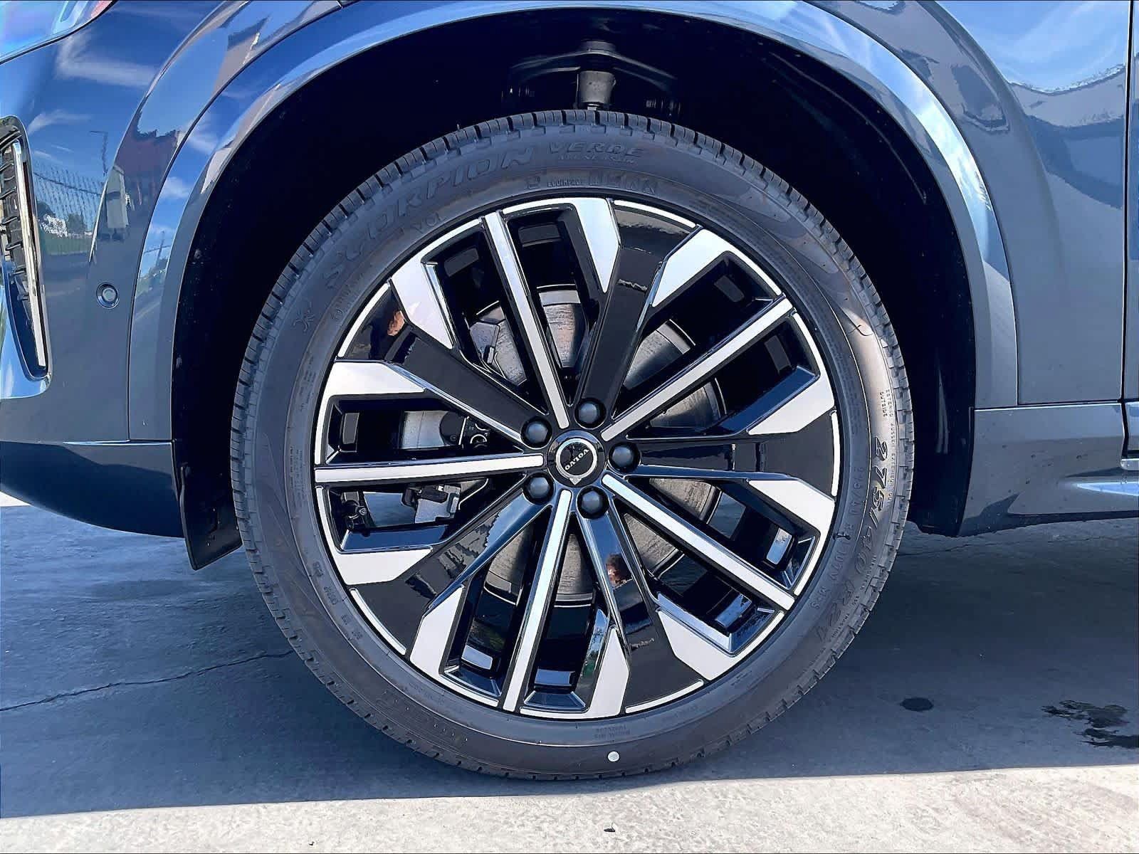 New 2027 Volvo XC90 B6 Plus AWD/4WD image 14