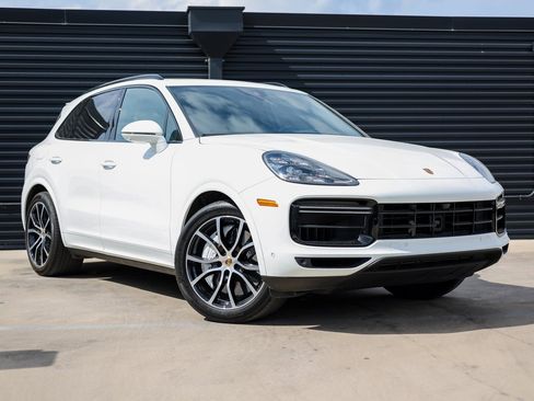 Certified 2022 Porsche Cayenne Turbo image 9