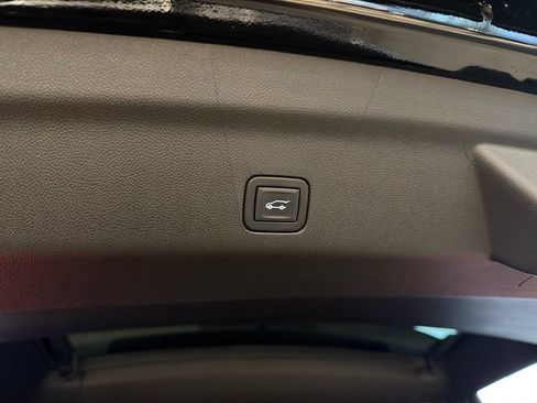 Used 2022 GMC Yukon Denali AWD/4WD image 22