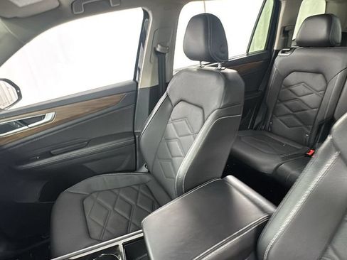 Used 2025 Volkswagen Atlas SE AWD/4WD image 13