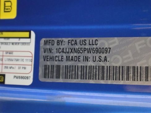 Used 2023 Jeep Wrangler Unlimited w/ Cold Weather Group AWD/4WD image 39