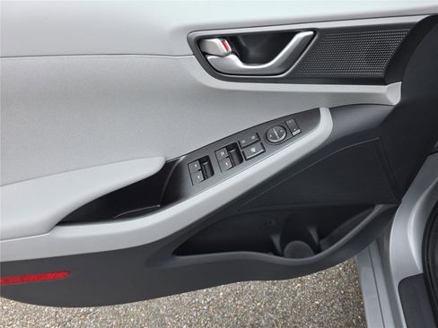 Used 2020 Hyundai Ioniq SE image 17