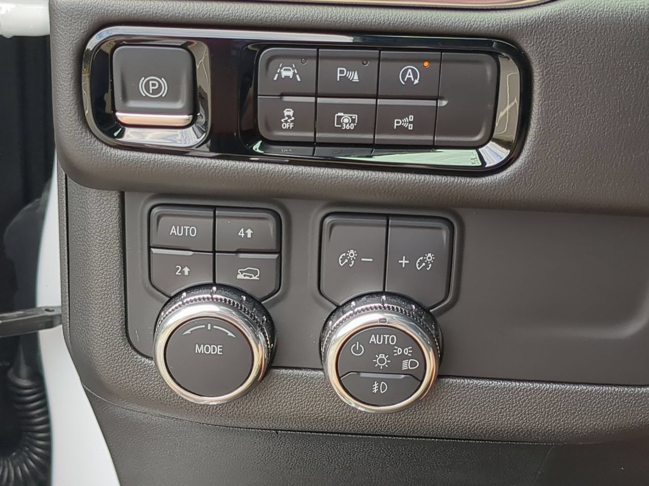 Used 2025 GMC Yukon Elevation AWD/4WD image 18