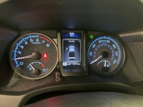Used 2023 Toyota Tacoma TRD Off-Road AWD/4WD image 21