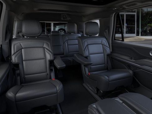 New 2026 Lincoln Navigator Reserve w/ Jet Appearance Package AWD/4WD image 11