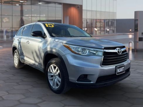 Used 2015 Toyota Highlander LE image 1