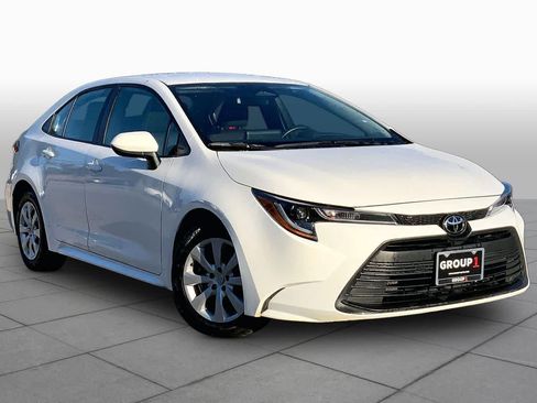 Used 2025 Toyota Corolla LE FWD image 3