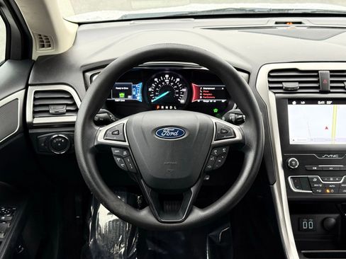 Used 2019 Ford Fusion SE FWD image 24