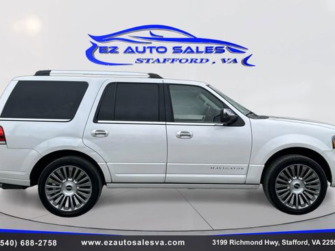 Used 2017 Lincoln Navigator Select image 4