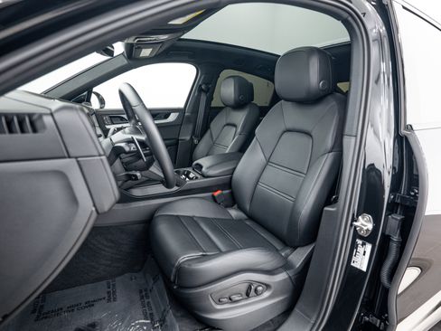 Certified 2025 Porsche Cayenne Coupe AWD/4WD image 5