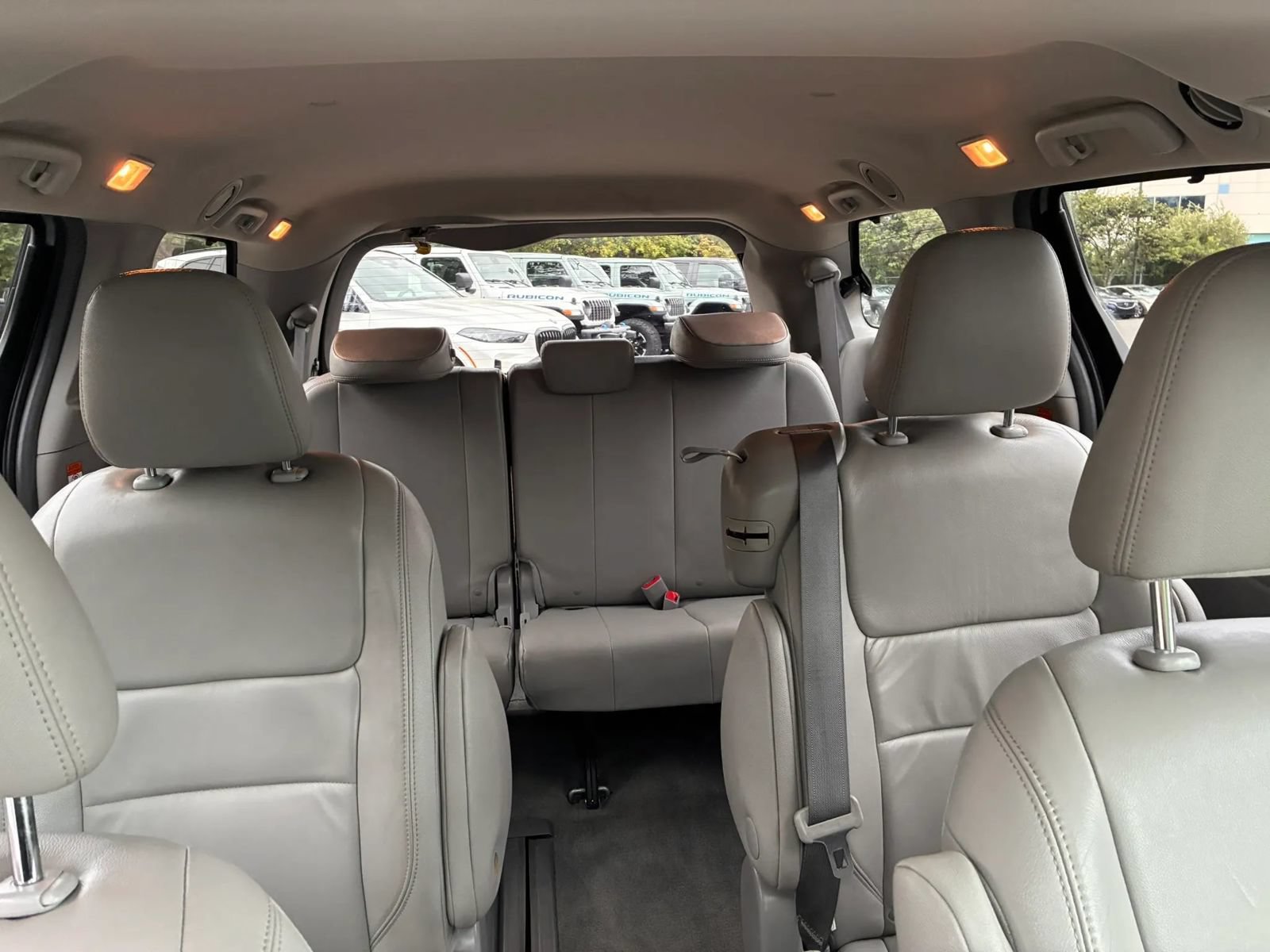 Used 2015 Toyota Sienna XLE FWD image 40