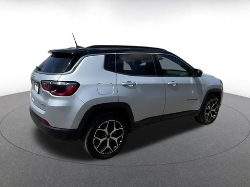 Used 2025 Jeep Compass Limited image 15