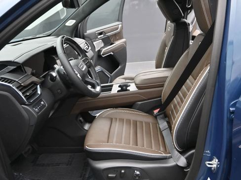 New 2026 GMC Acadia Denali Ultimate w/ LPO, Floor Liner Package AWD/4WD image 16