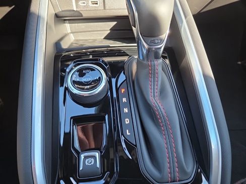 Used 2025 Chevrolet Colorado Z71 w/ Z71 Convenience Package 2 image 24