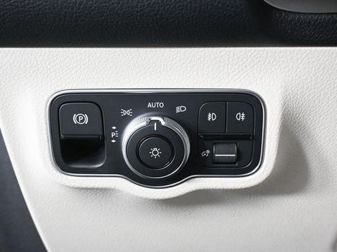 New 2026 Mercedes-Benz GLB 250 image 9