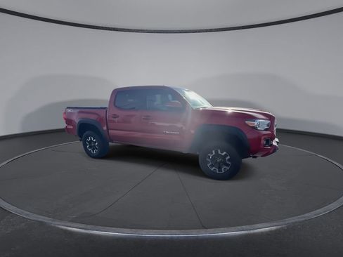 Used 2016 Toyota Tacoma TRD Off-Road image 2