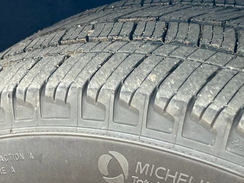 Certified 2023 Ford Explorer XLT w/ Equipment Group 202A AWD/4WD image 7