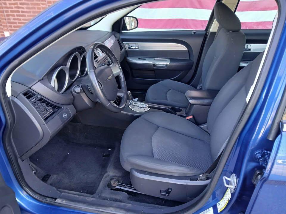 Used 2009 Chrysler Sebring Touring FWD image 8