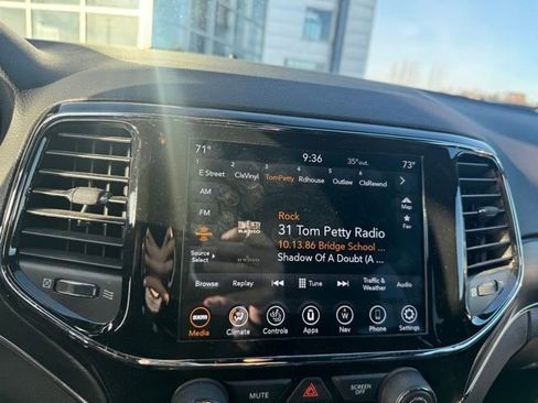 Used 2021 Jeep Grand Cherokee Limited w/ Trailer Tow Group IV image 7