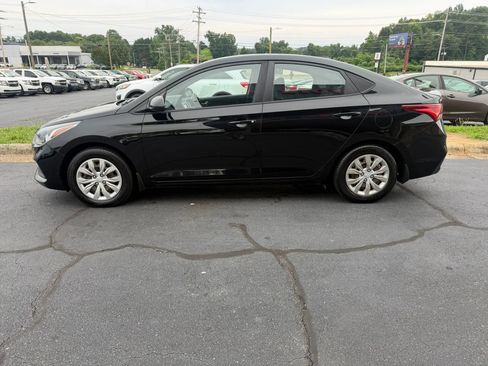 Used 2019 Hyundai Accent SE FWD image 3