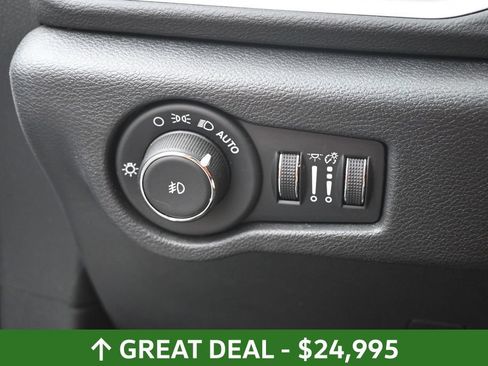 Used 2025 Chrysler Pacifica Select FWD image 23