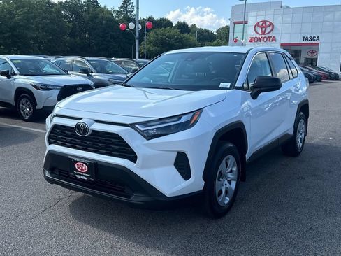 Used 2024 Toyota RAV4 LE AWD/4WD image 3