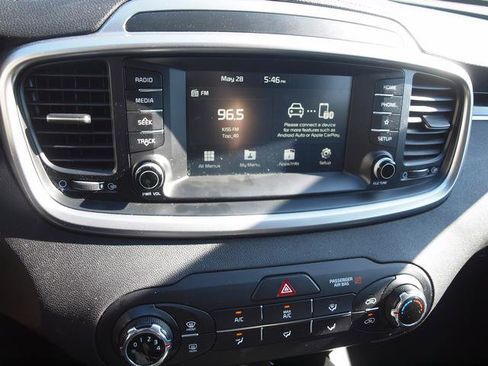Used 2019 Kia Sorento FWD image 11
