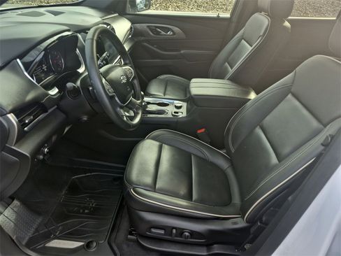 Used 2023 Chevrolet Traverse Premier w/ Redline Edition image 18