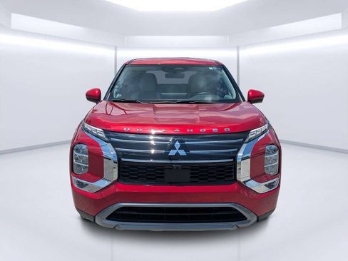 Used 2025 Mitsubishi Outlander SE FWD image 8