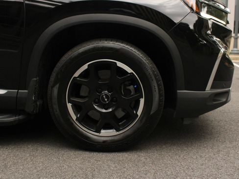 Used 2025 Honda Pilot EX-L image 4