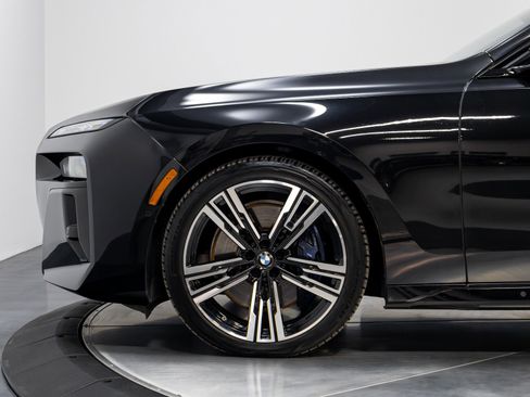 Used 2023 BMW 760i xDrive image 39
