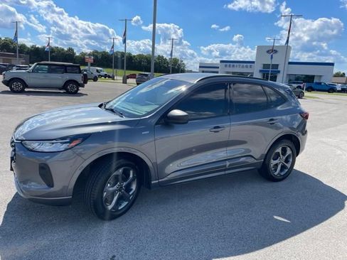 Used 2023 Ford Escape ST-Line w/ Tech Pack #1 AWD/4WD image 4
