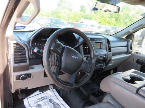 Used 2018 Ford F250 XL w/ Power Equipment Group AWD/4WD image 9
