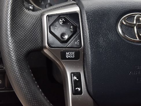 Used 2018 Toyota Tacoma SR5 AWD/4WD image 22