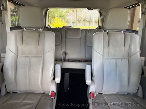 Used 2013 Chrysler Town & Country Limited w/ Luxury Group FWD image 60