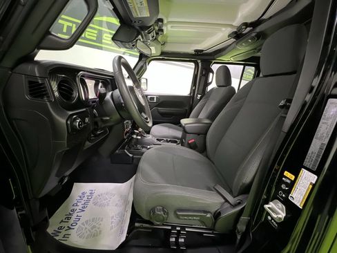 Used 2024 Jeep Gladiator Sport AWD/4WD image 17