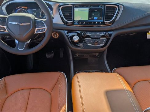 New 2026 Chrysler Pacifica Pinnacle image 23