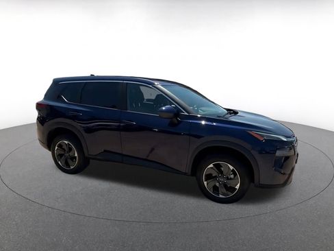 Used 2026 Nissan Rogue SV AWD/4WD image 2