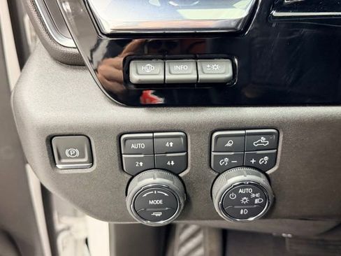 Certified 2023 Chevrolet Silverado 1500 High Country w/ Technology Package image 19