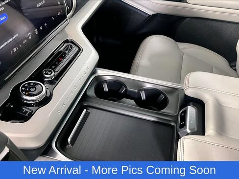 Used 2025 Ford Expedition Active AWD/4WD image 17