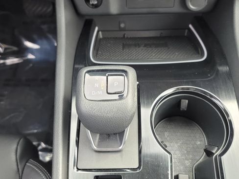 Used 2024 Nissan Rogue SL AWD/4WD image 27