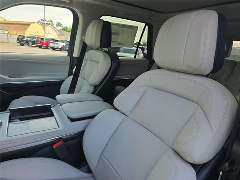 New 2026 Lincoln Navigator Reserve image 19