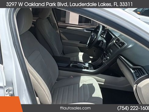Used 2019 Ford Fusion SE FWD image 33