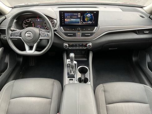 Used 2023 Nissan Altima 2.5 SV w/ SV Premium Package image 17