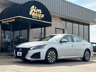 Used 2023 Nissan Altima 2.5 SV