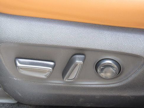 Used 2026 Toyota Highlander Limited AWD/4WD image 11