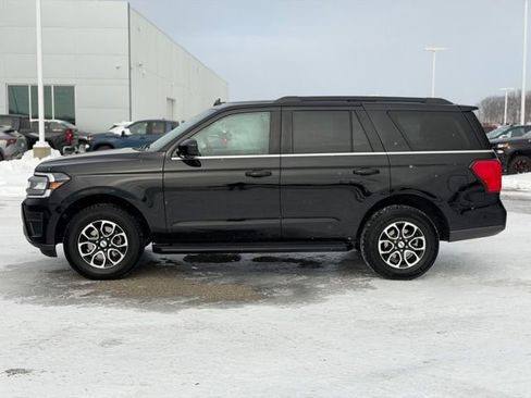 Used 2024 Ford Expedition XLT image 10