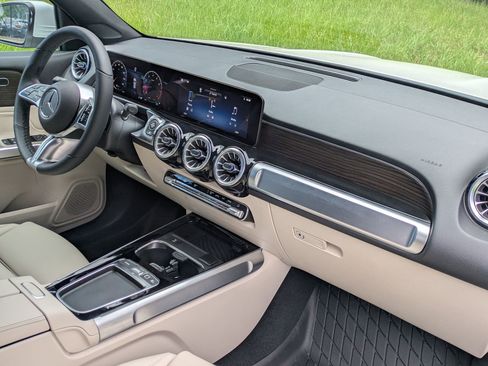 New 2025 Mercedes-Benz GLB 250 image 34