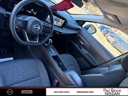 Certified 2025 Nissan Kicks SV image 28