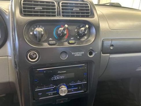 Used 2004 Nissan Frontier XE w/ (VTP) Value Truck Pkg RWD image 10